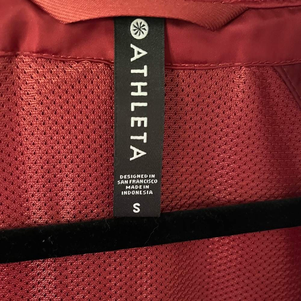 🦋 Athleta | Women’s Red Escape Jacket Size: Small (no hood) - Picture 7 of 10